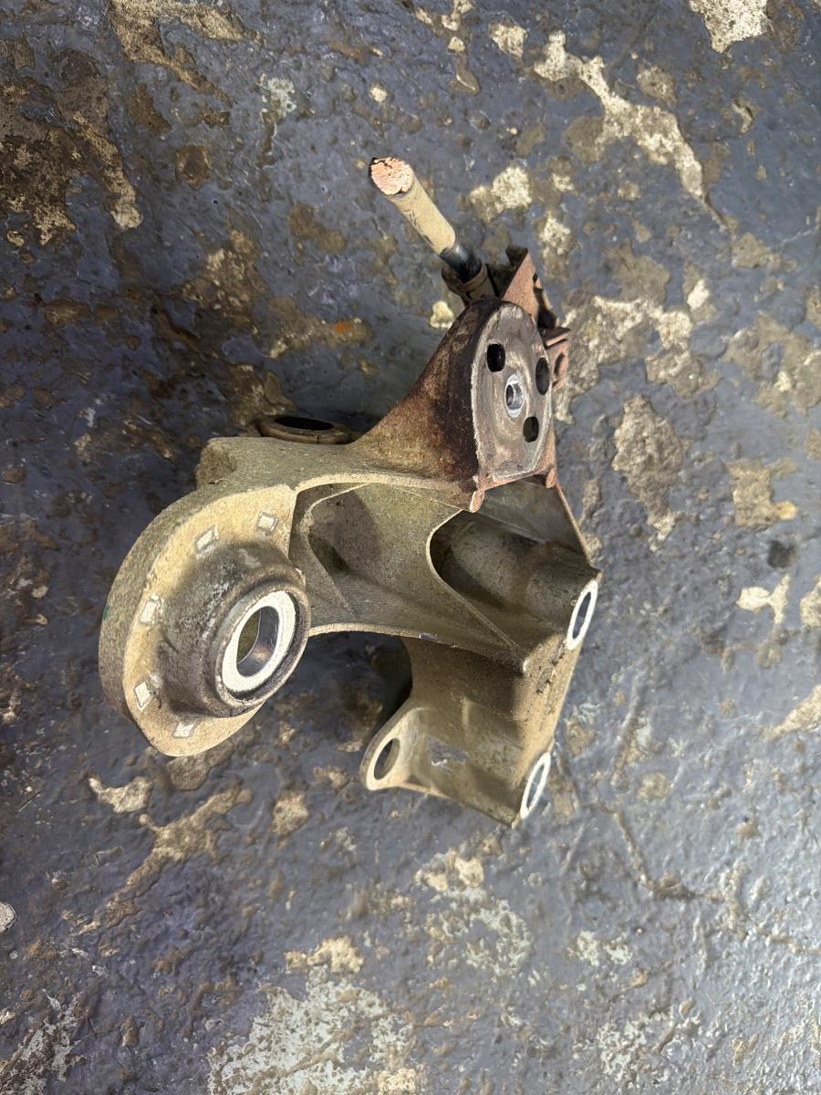Consola suport tampon motor VOLKSWAGEN PASSAT 3B3 2000 - 2005 1.9 TDI AVF, AWX 8E0199351F