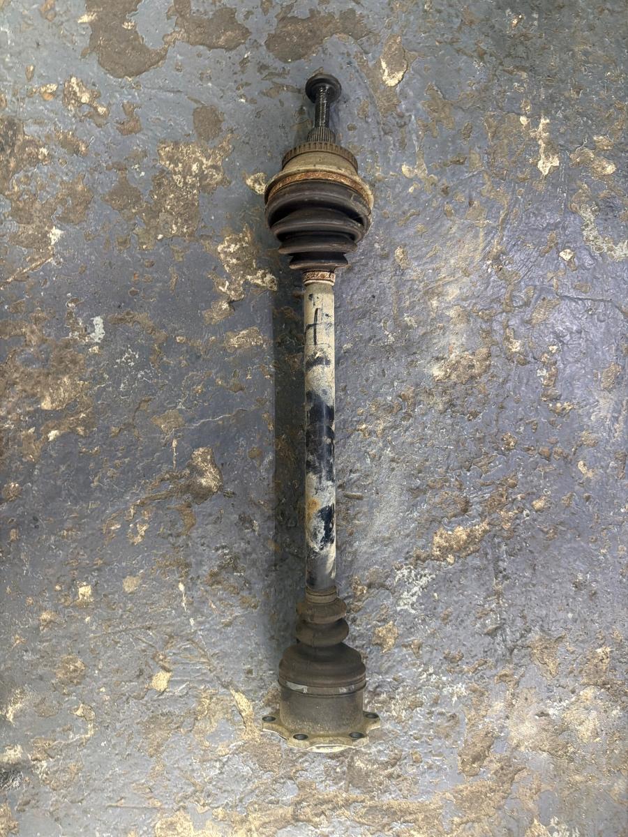 Planetara dreapta fata VOLKSWAGEN PASSAT 3B3 2000 - 2005 1.9 TDI AVF, AWX 8D0407272BB