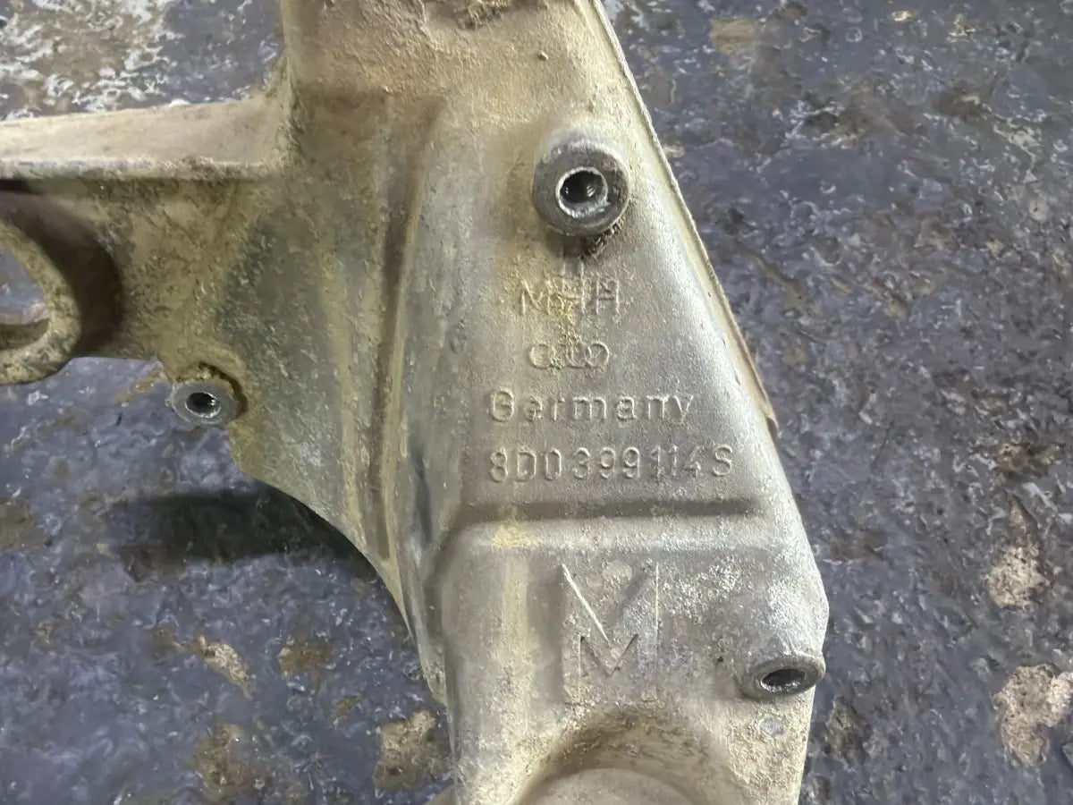 Suport tampon cutie de viteze dreapta VOLKSWAGEN PASSAT 3B3 2000 - 2005 1.9 TDI AVF, AWX 8D0399114M