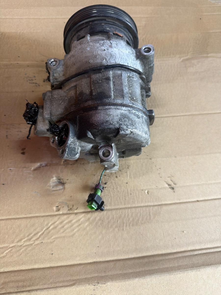 Compresor AC VOLKSWAGEN PASSAT 3B3 2000 - 2005 1.9 TDI AVF, AWX 8D0250808