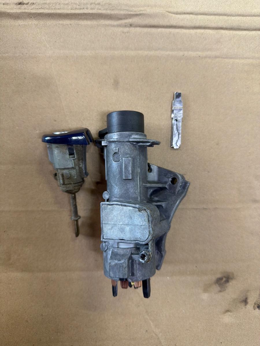 Contact de pornire cu butuc usa VOLKSWAGEN PASSAT 3B3 2000 - 2005 1.9 TDI AVF, AWX 4B0905851A