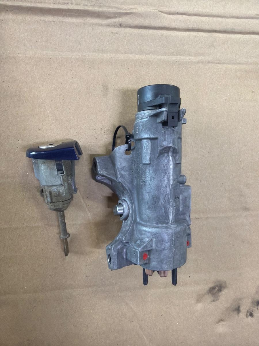 Contact de pornire cu butuc usa VOLKSWAGEN PASSAT 3B3 2000 - 2005 1.9 TDI AVF, AWX 4B0905851A