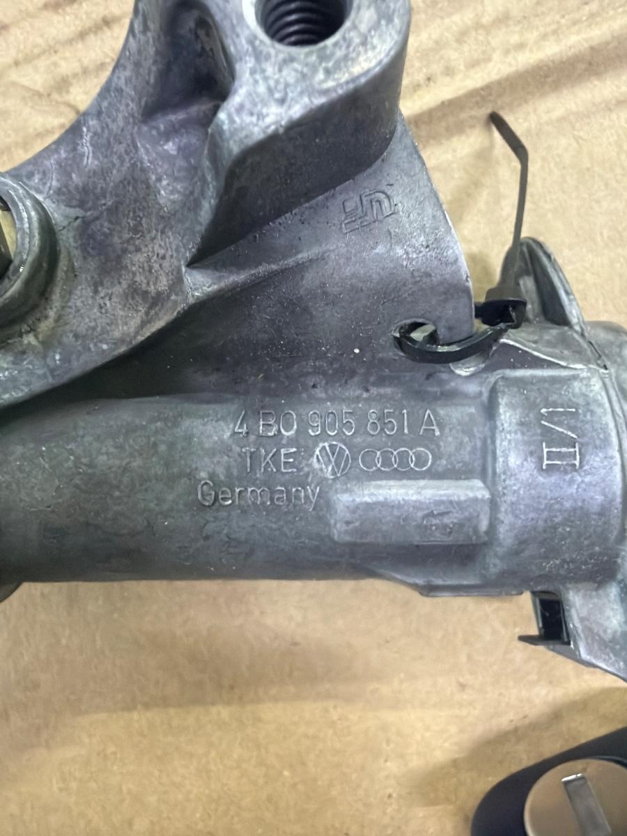 Contact de pornire cu butuc usa VOLKSWAGEN PASSAT 3B3 2000 - 2005 1.9 TDI AVF, AWX 4B0905851A