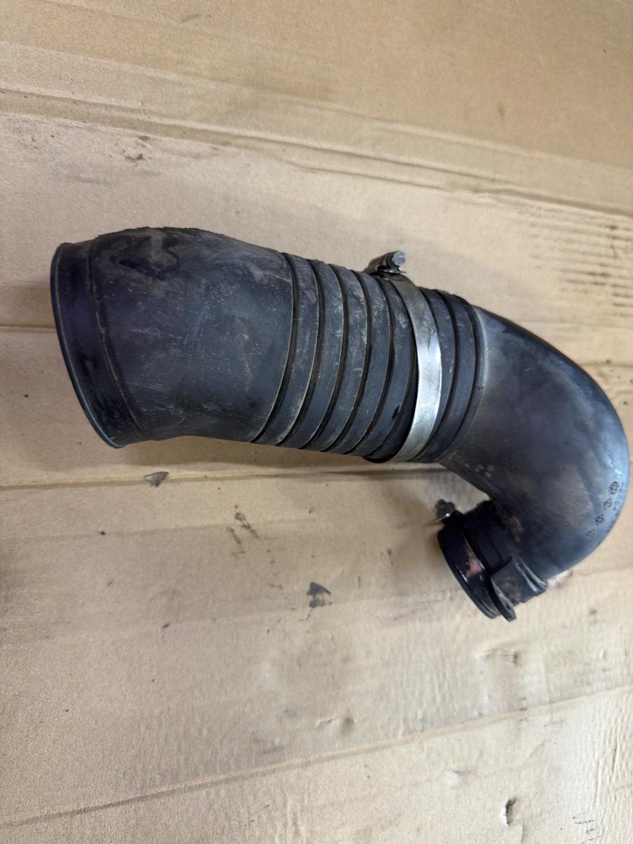 Tubulatura admisie aer turbo VOLKSWAGEN PASSAT 3B3 2000 - 2005 1.9 TDI AVF, AWX 8D0129615K
