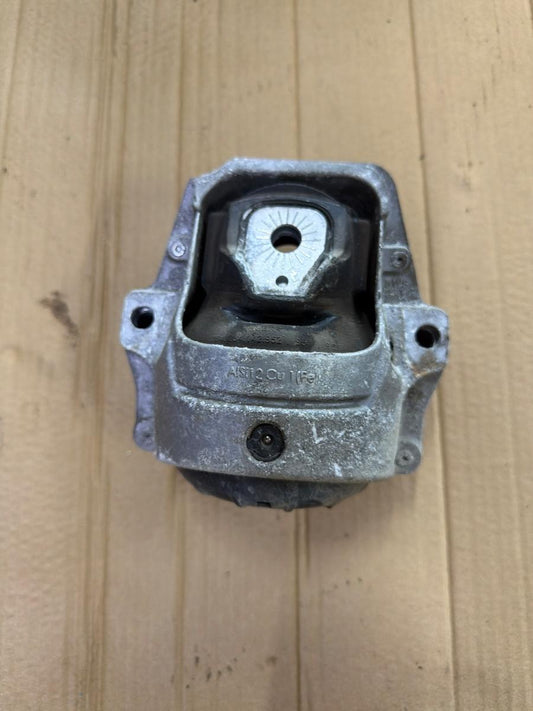 Suport tampon motor AUDI A4 IV Avant 8K5, B8 2007 - 2015 2.0 TDI CAGA, CJCA, CMEA, CMFA 8R0199381