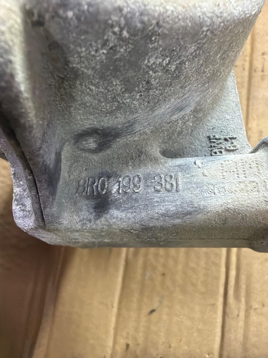 Suport tampon motor AUDI A4 IV Avant 8K5, B8 2007 - 2015 2.0 TDI CAGA, CJCA, CMEA, CMFA 8R0199381