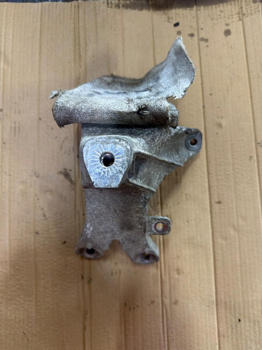 Suport tampon motor dreapta AUDI A4 IV Avant 8K5, B8 2007 - 2015 2.0 TDI CAGA, CJCA, CMEA, CMFA 8K0199308BE