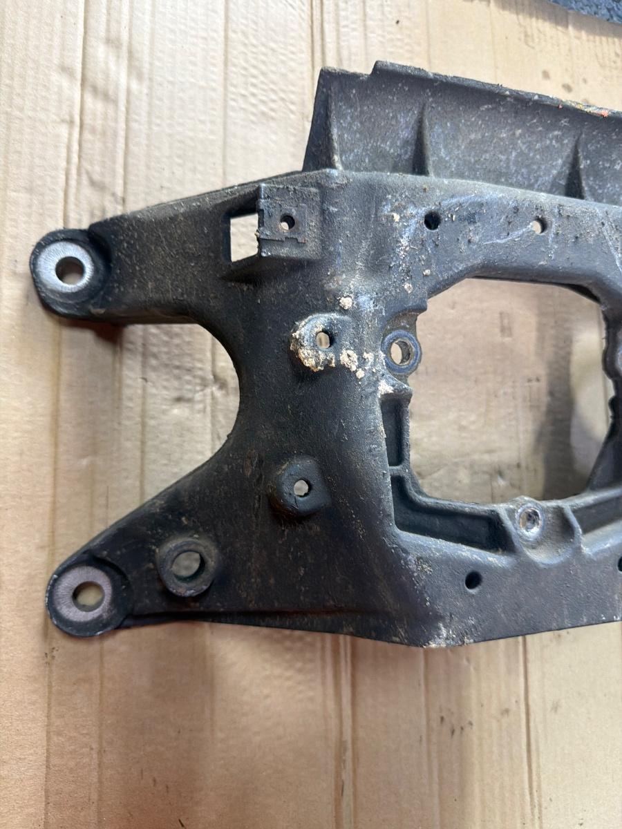 Suport tampon cutie de viteze AUDI A4 IV Avant 8K5, B8 2007 - 2015 2.0 TDI CAGA, CJCA, CMEA, CMFA 8K0399263K
