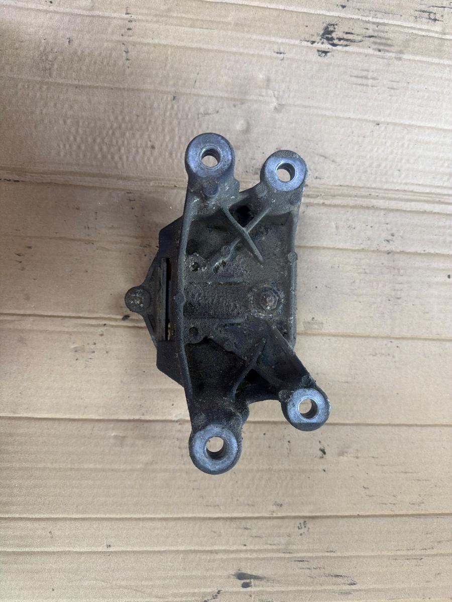 Suport tampon cutie de viteze AUDI A4 IV Avant 8K5, B8 2007 - 2015 2.0 TDI CAGA, CJCA, CMEA, CMFA 8K0399151