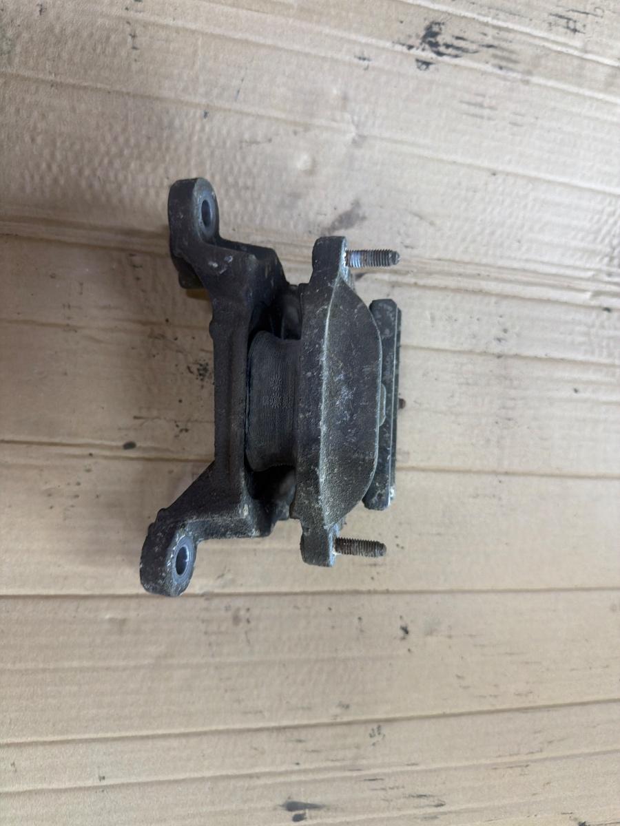 Suport tampon cutie de viteze AUDI A4 IV Avant 8K5, B8 2007 - 2015 2.0 TDI CAGA, CJCA, CMEA, CMFA 8K0399151
