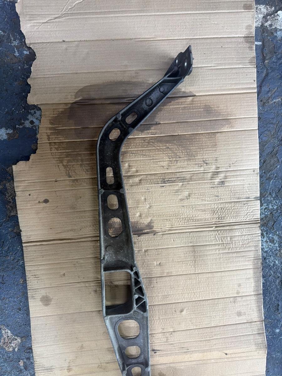 Suport tampon motor fata AUDI A4 IV Avant 8K5, B8 2007 - 2015 2.0 TDI CAGA, CJCA, CMEA, CMFA