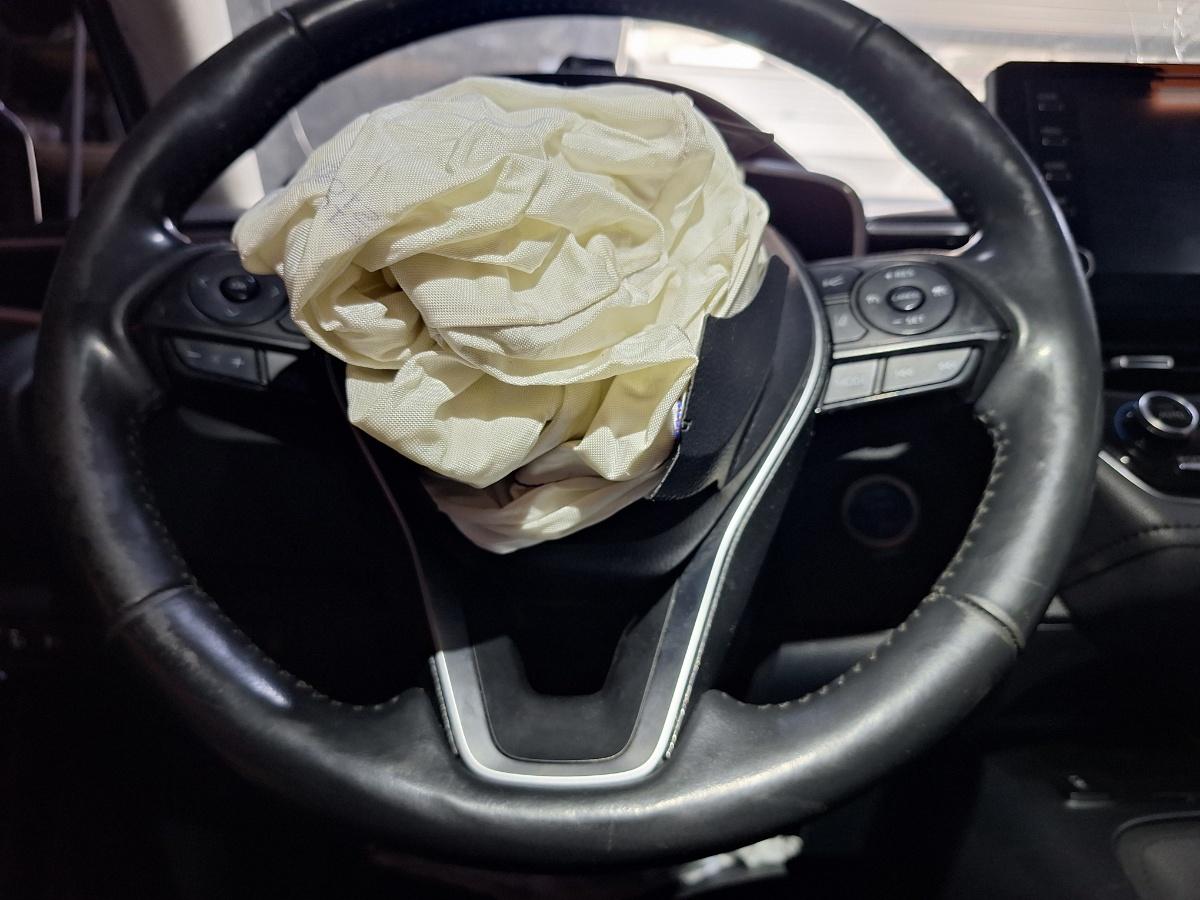 Volan de piele cu incalzire si comenzi TOYOTA COROLLA _E21_ 2018 -> 1.8 Hybrid 2ZR-FXE
