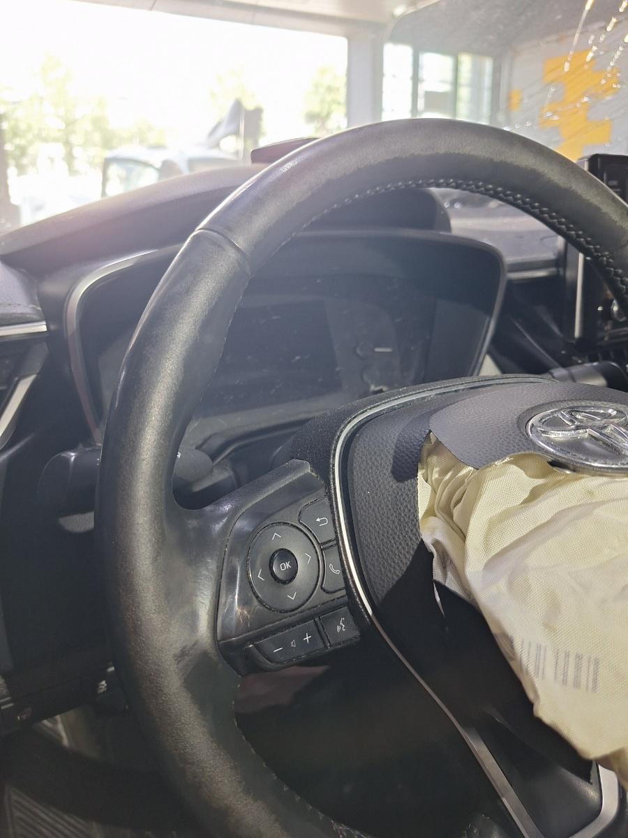 Volan de piele cu incalzire si comenzi TOYOTA COROLLA _E21_ 2018 -> 1.8 Hybrid 2ZR-FXE