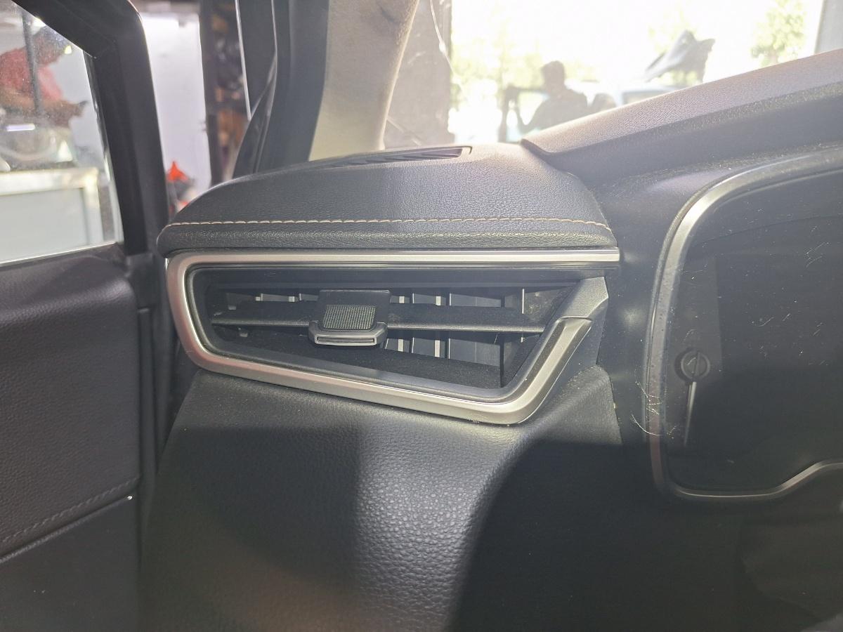 Grila de ventilatie laterala panou de bord stanga TOYOTA COROLLA _E21_ 2018 -> 1.8 Hybrid 2ZR-FXE