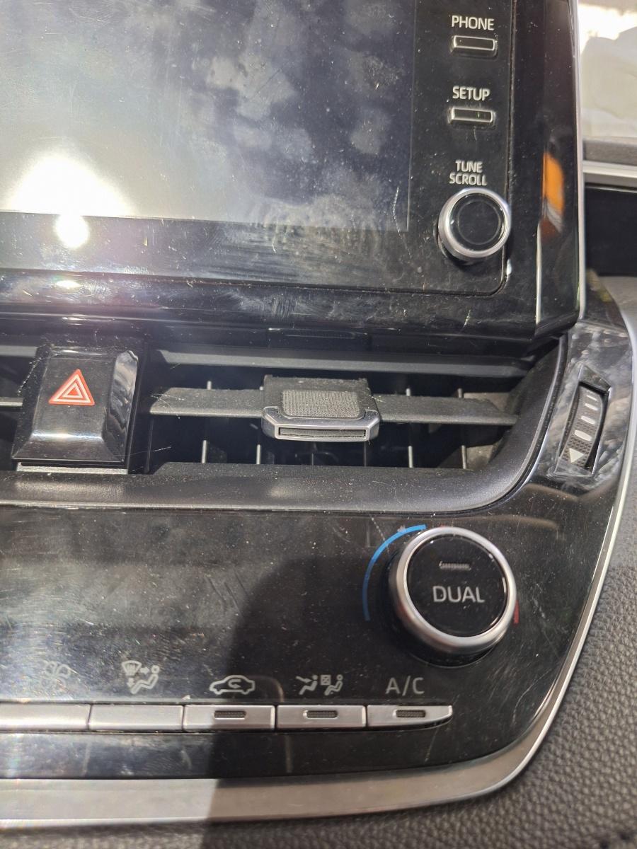 Grila de ventilatie bord centrala TOYOTA COROLLA _E21_ 2018 -> 1.8 Hybrid 2ZR-FXE