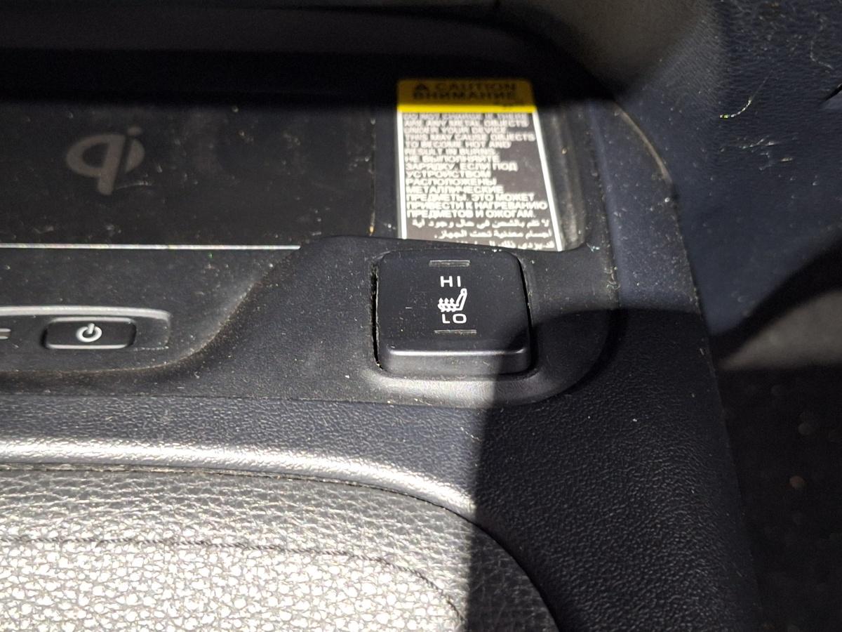 Comutator incalzire scaun dreapta fata TOYOTA COROLLA _E21_ 2018 -> 1.8 Hybrid 2ZR-FXE