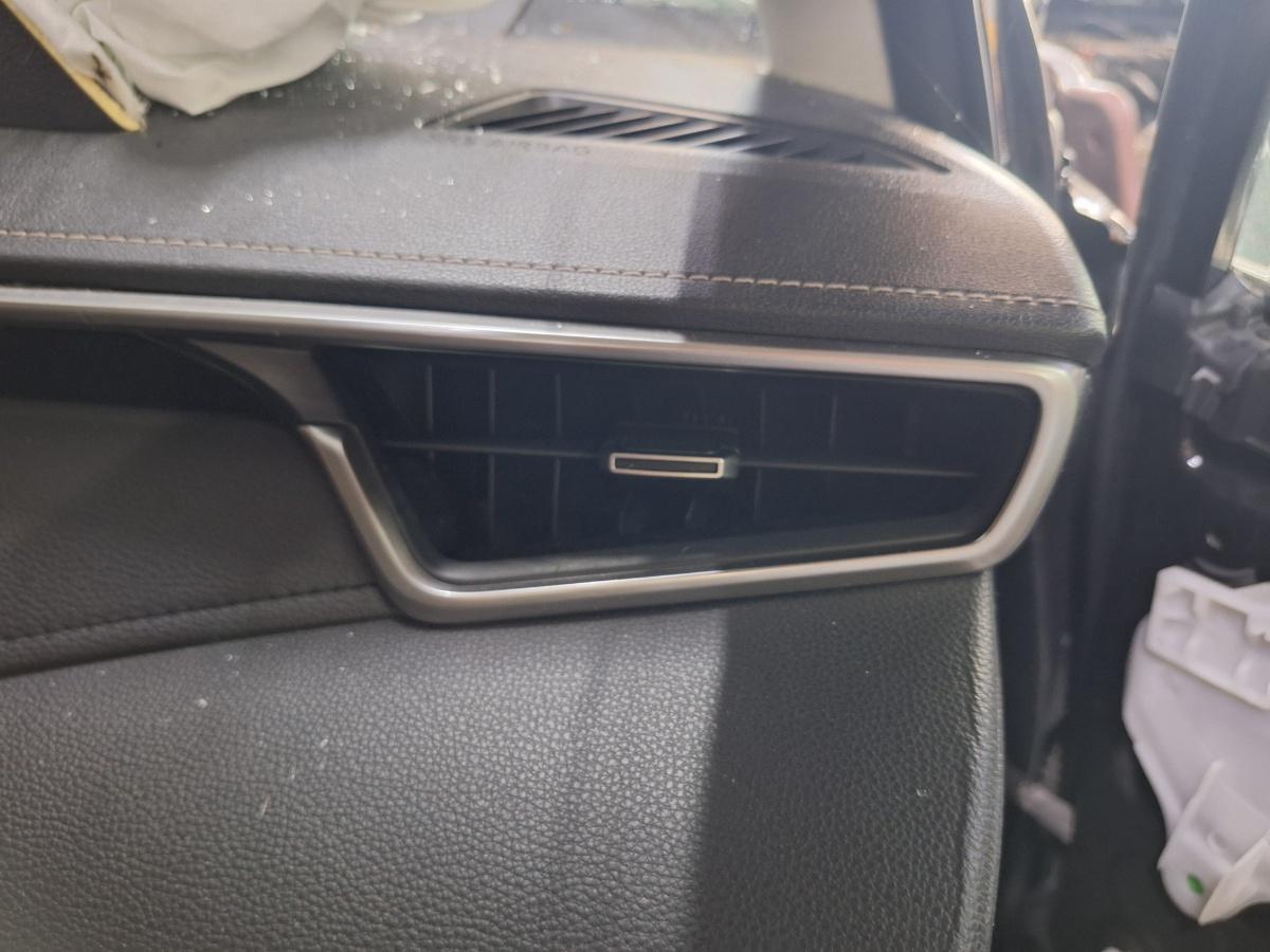 Grila de ventilatie laterala panou de bord dreapta TOYOTA COROLLA _E21_ 2018 -> 1.8 Hybrid 2ZR-FXE
