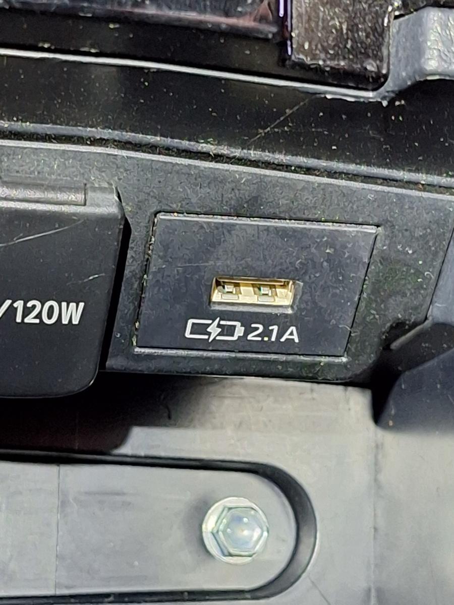 Conector priza USB TOYOTA COROLLA _E21_ 2018 -> 1.8 Hybrid 2ZR-FXE