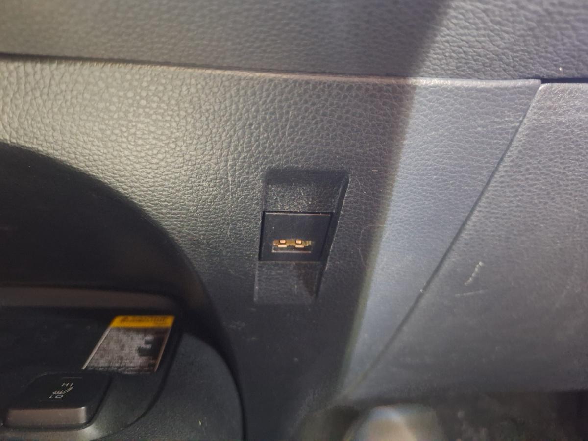 Conector priza USB TOYOTA COROLLA _E21_ 2018 -> 1.8 Hybrid 2ZR-FXE