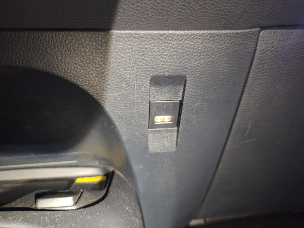 Conector priza USB TOYOTA COROLLA _E21_ 2018 -> 1.8 Hybrid 2ZR-FXE