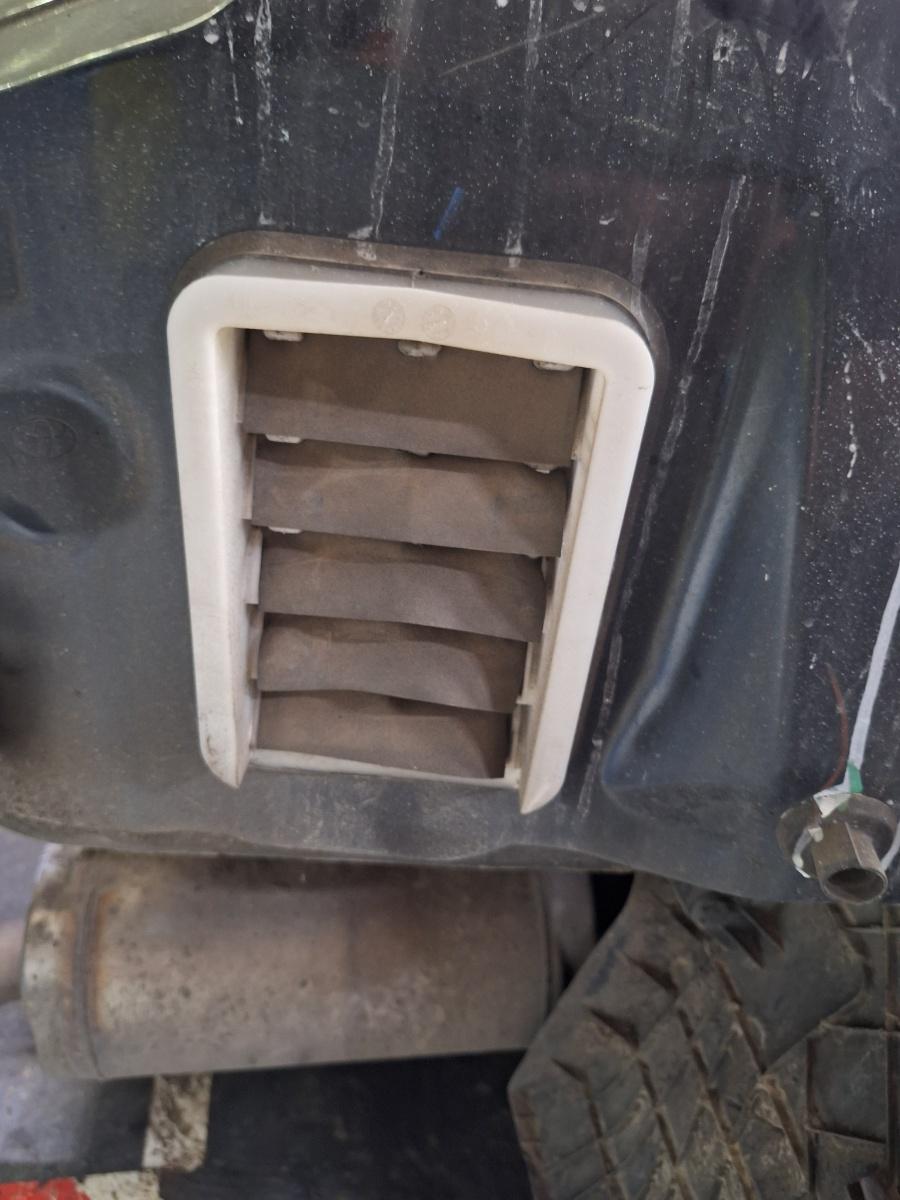 Grilaj aerisire portbagaj TOYOTA COROLLA _E21_ 2018 -> 1.8 Hybrid 2ZR-FXE