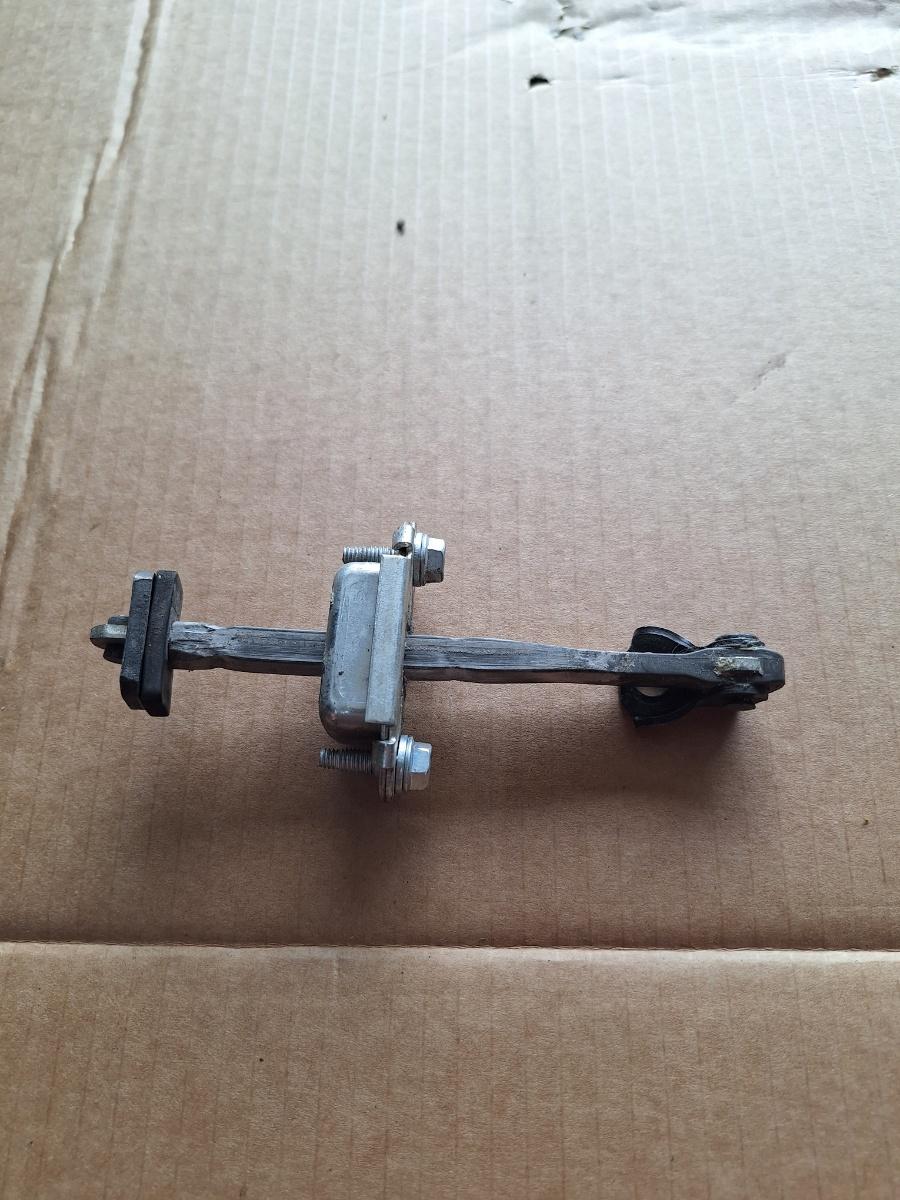 Limitator portiera fata stanga TOYOTA COROLLA _E21_ 2018 -> 1.8 Hybrid 2ZR-FXE 2FRES72