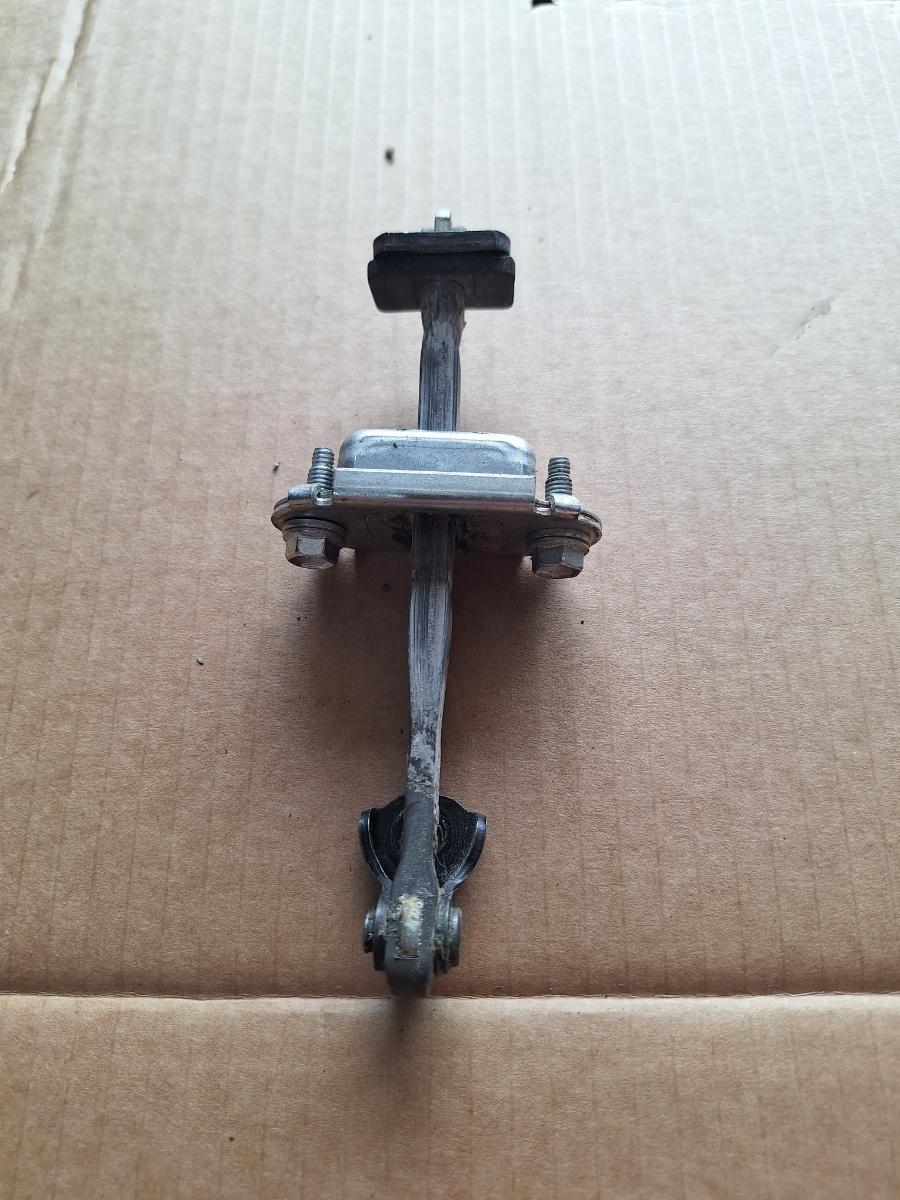 Limitator portiera fata stanga TOYOTA COROLLA _E21_ 2018 -> 1.8 Hybrid 2ZR-FXE 2FRES72