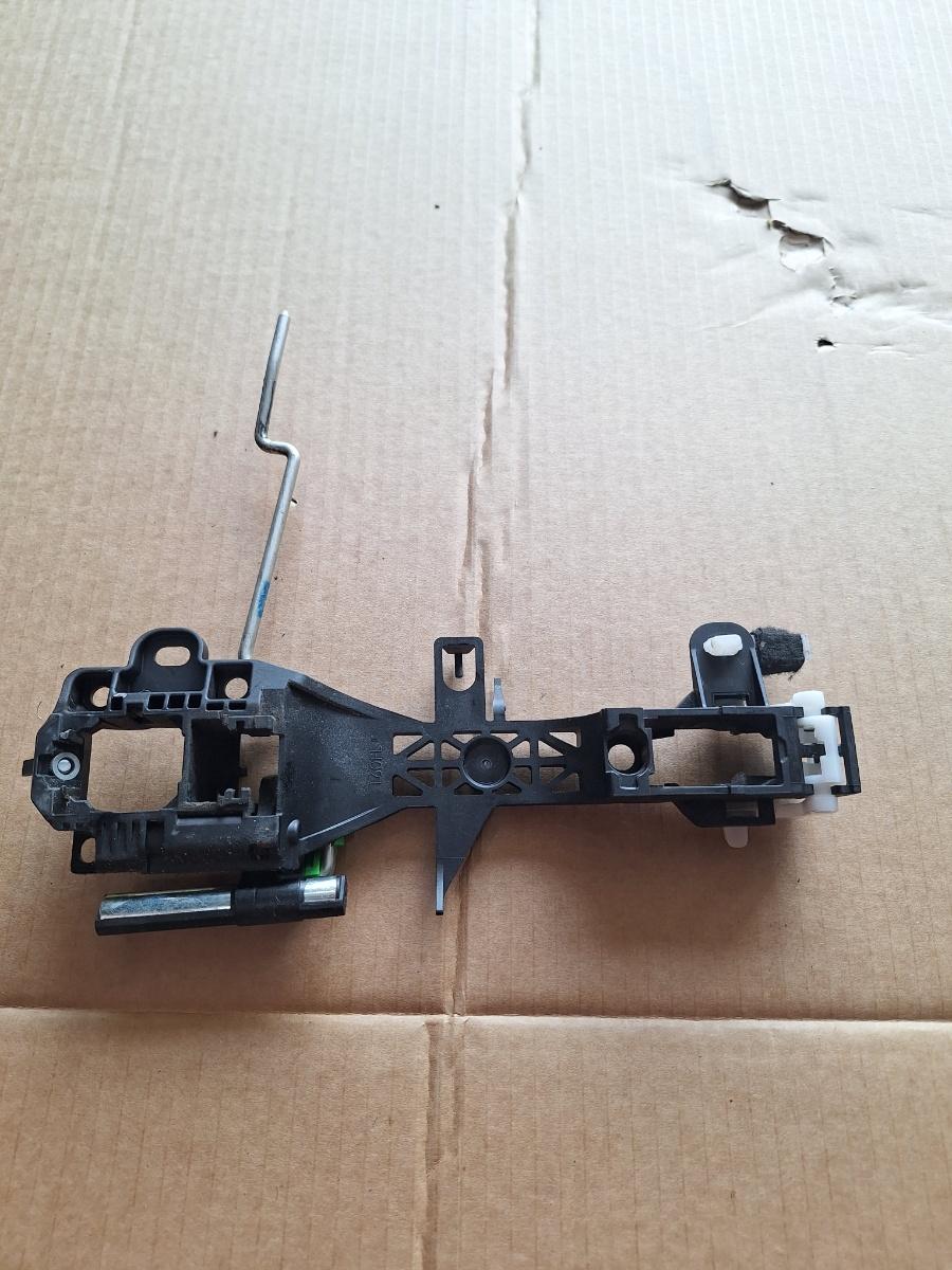 Suport maner exterior portiera fata stanga TOYOTA COROLLA _E21_ 2018 -> 1.8 Hybrid 2ZR-FXE 150FL