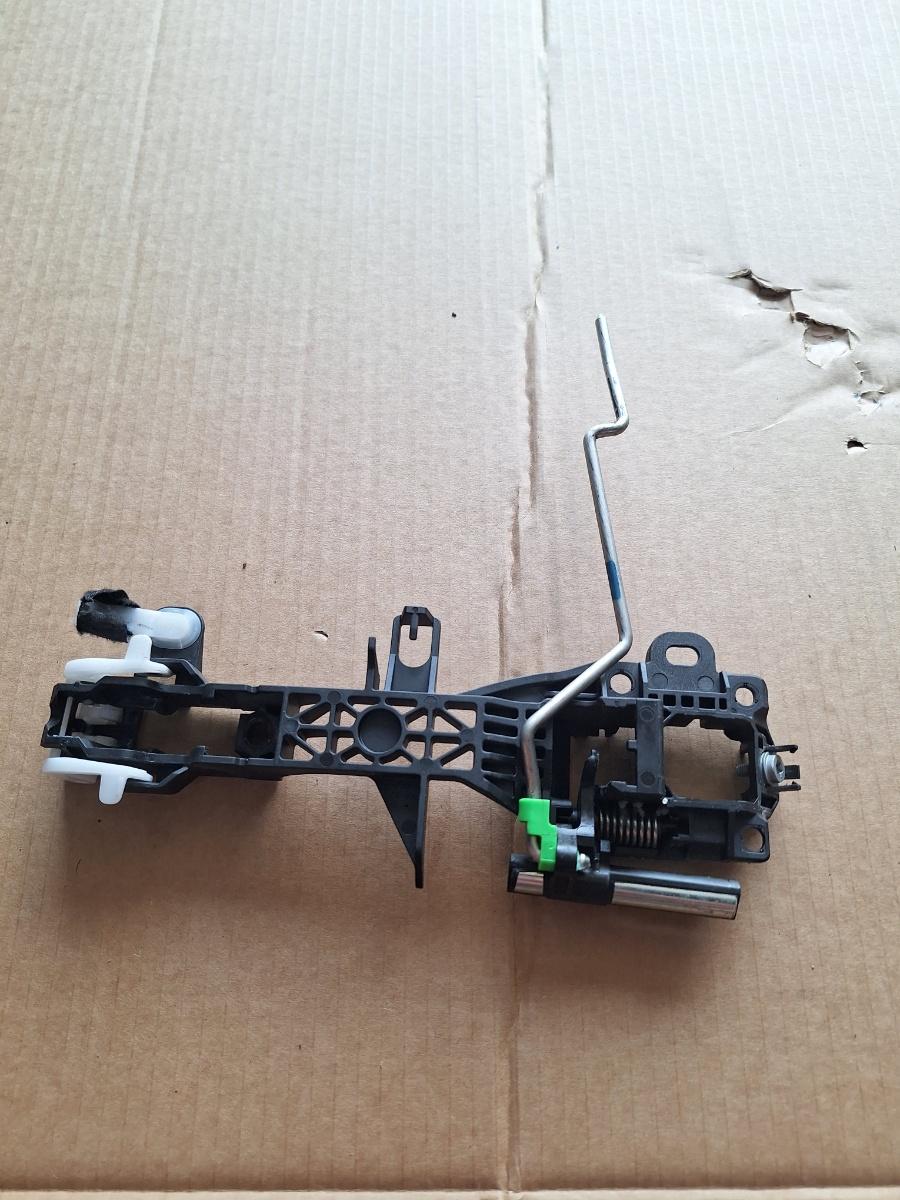Suport maner exterior portiera fata stanga TOYOTA COROLLA _E21_ 2018 -> 1.8 Hybrid 2ZR-FXE 150FL