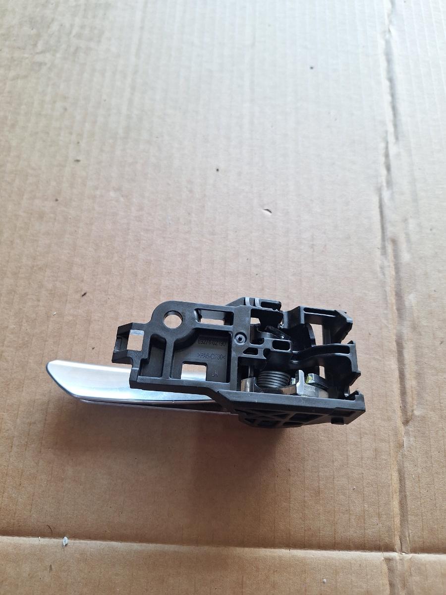 Maner interior portiera fata stanga TOYOTA COROLLA _E21_ 2018 -> 1.8 Hybrid 2ZR-FXE 69274-02190