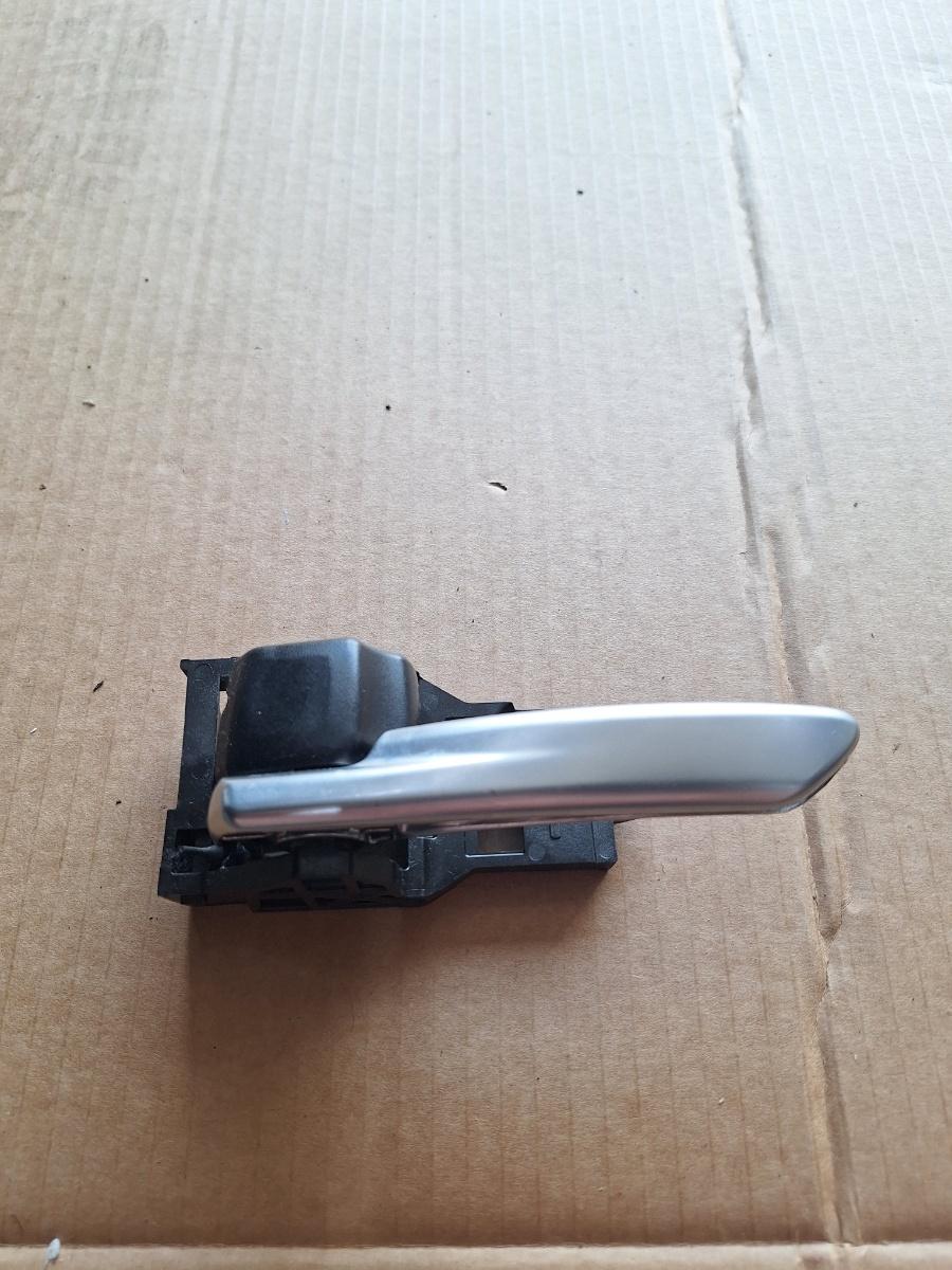 Maner interior portiera spate stanga TOYOTA COROLLA _E21_ 2018 -> 1.8 Hybrid 2ZR-FXE 69274-02190