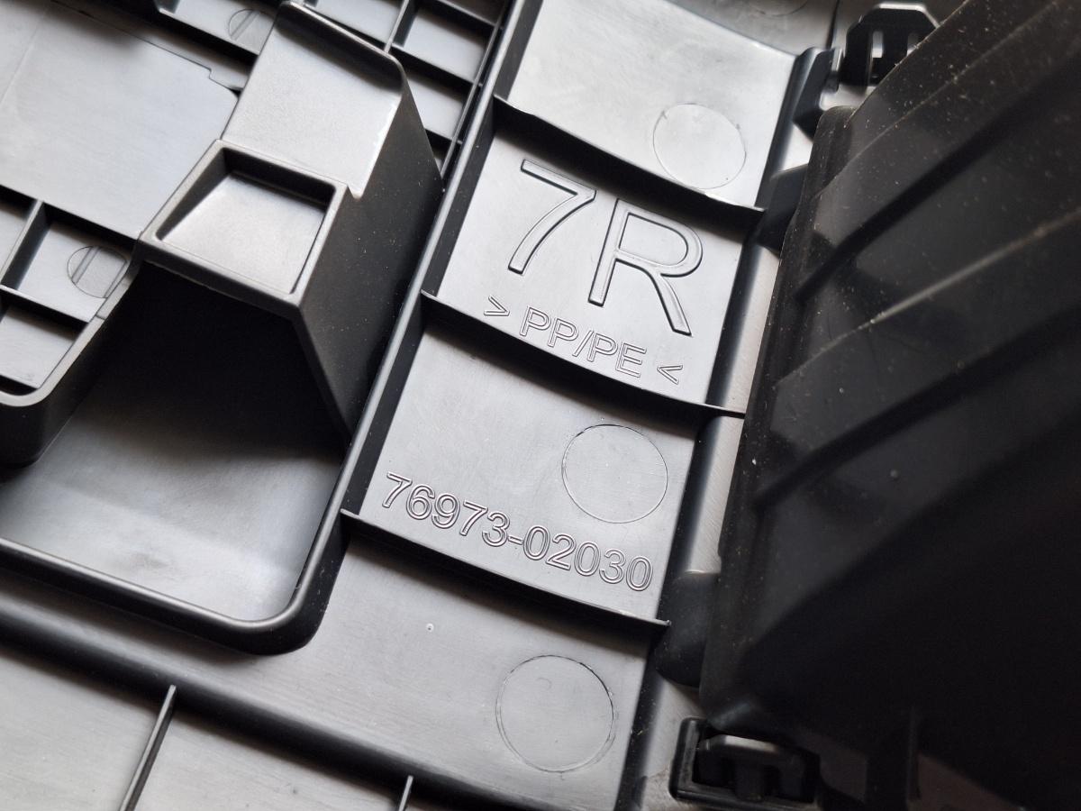 Ornament inferior lateral bancheta spate dreapta TOYOTA COROLLA _E21_ 2018 -> 1.8 Hybrid 2ZR-FXE 76973-02030