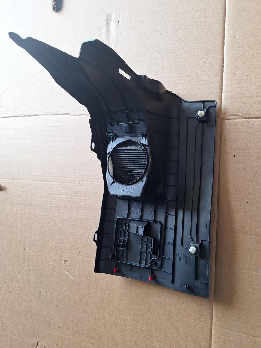 Ornament inferior lateral bancheta spate dreapta TOYOTA COROLLA _E21_ 2018 -> 1.8 Hybrid 2ZR-FXE 76973-02030