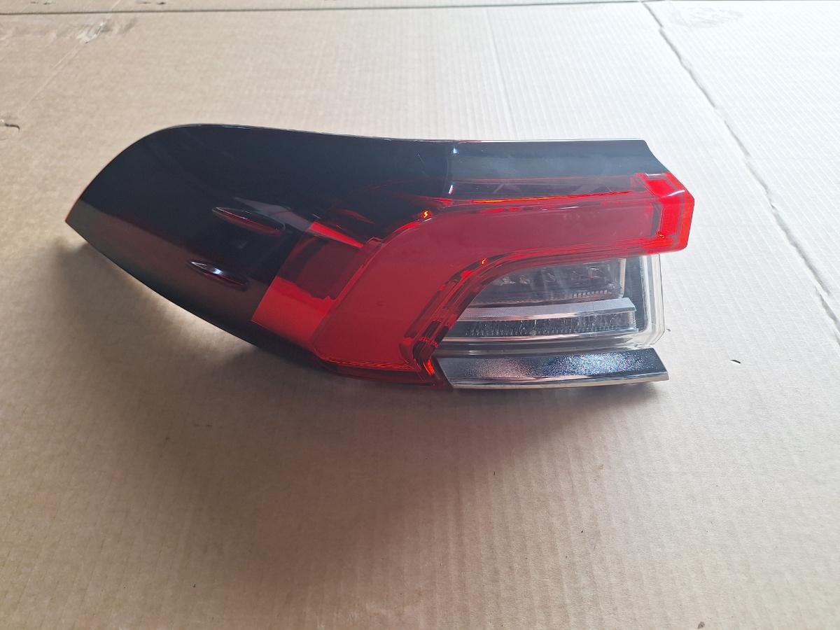 Lampa spate / Stop stanga TOYOTA COROLLA _E21_ 2018 -> 1.8 Hybrid 2ZR-FXE 81560-02D21-00