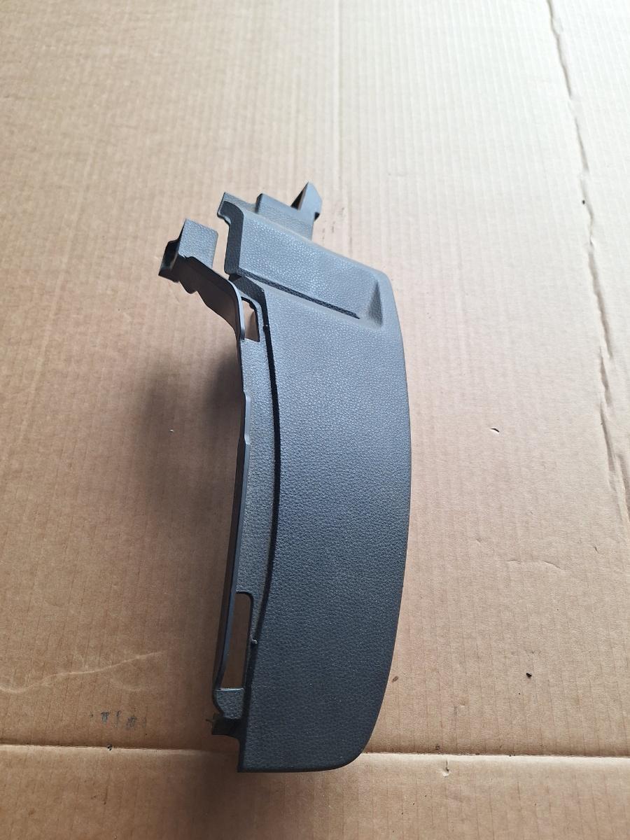 Ornament superior portbagaj stanga spate TOYOTA COROLLA _E21_ 2018 -> 1.8 Hybrid 2ZR-FXE 64302-02060