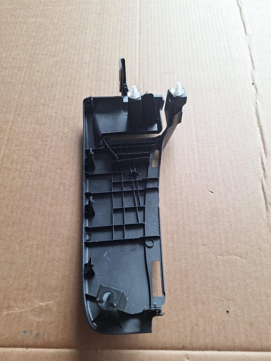 Ornament superior portbagaj stanga spate TOYOTA COROLLA _E21_ 2018 -> 1.8 Hybrid 2ZR-FXE 64302-02060