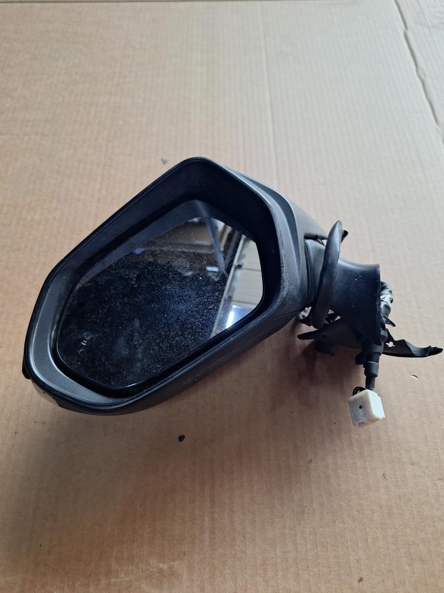 Oglinda portiera fata stanga defecta - avariata - cu side asist si rabatare electrica TOYOTA COROLLA _E21_ 2018 - 2025