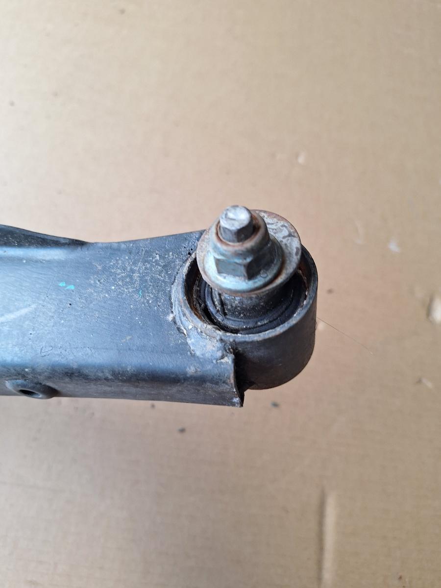 Brat de control/bascula superior spate stanga VOLKSWAGEN TOURAN 1T1, 1T2 2003 - 2010 2.0 TDI BMM Triscan L 1324
