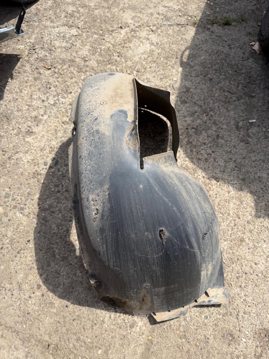 Carenaj roata fata stanga in spatele rotii VOLKSWAGEN GOLF PLUS 5M1, 521 2004 - 2013 1.9 TDI BKC, BLS, BXE 1K0805911B