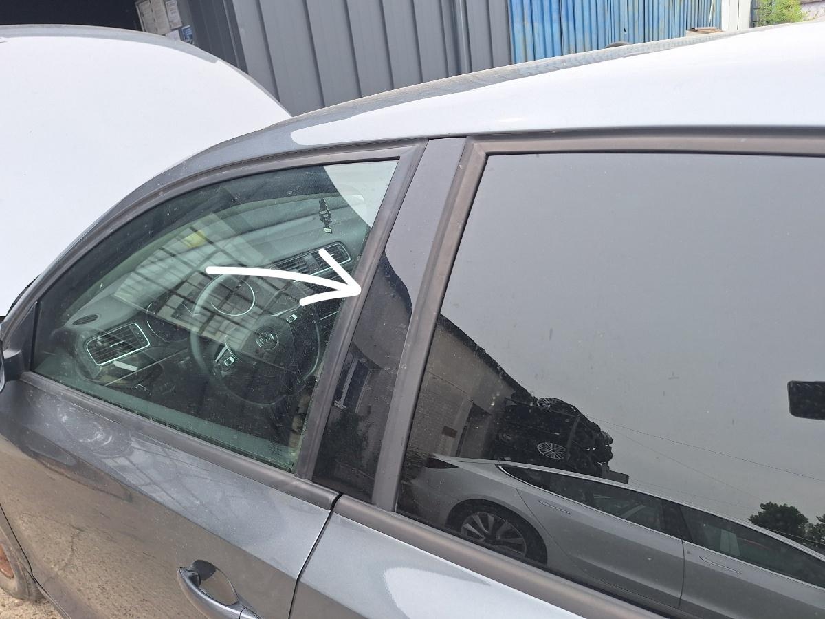 Ornamente stâlp (B) (exterior) VOLKSWAGEN JETTA VI 162/163 2018 2.0 TDI CUUA 81KW|110HP 2018