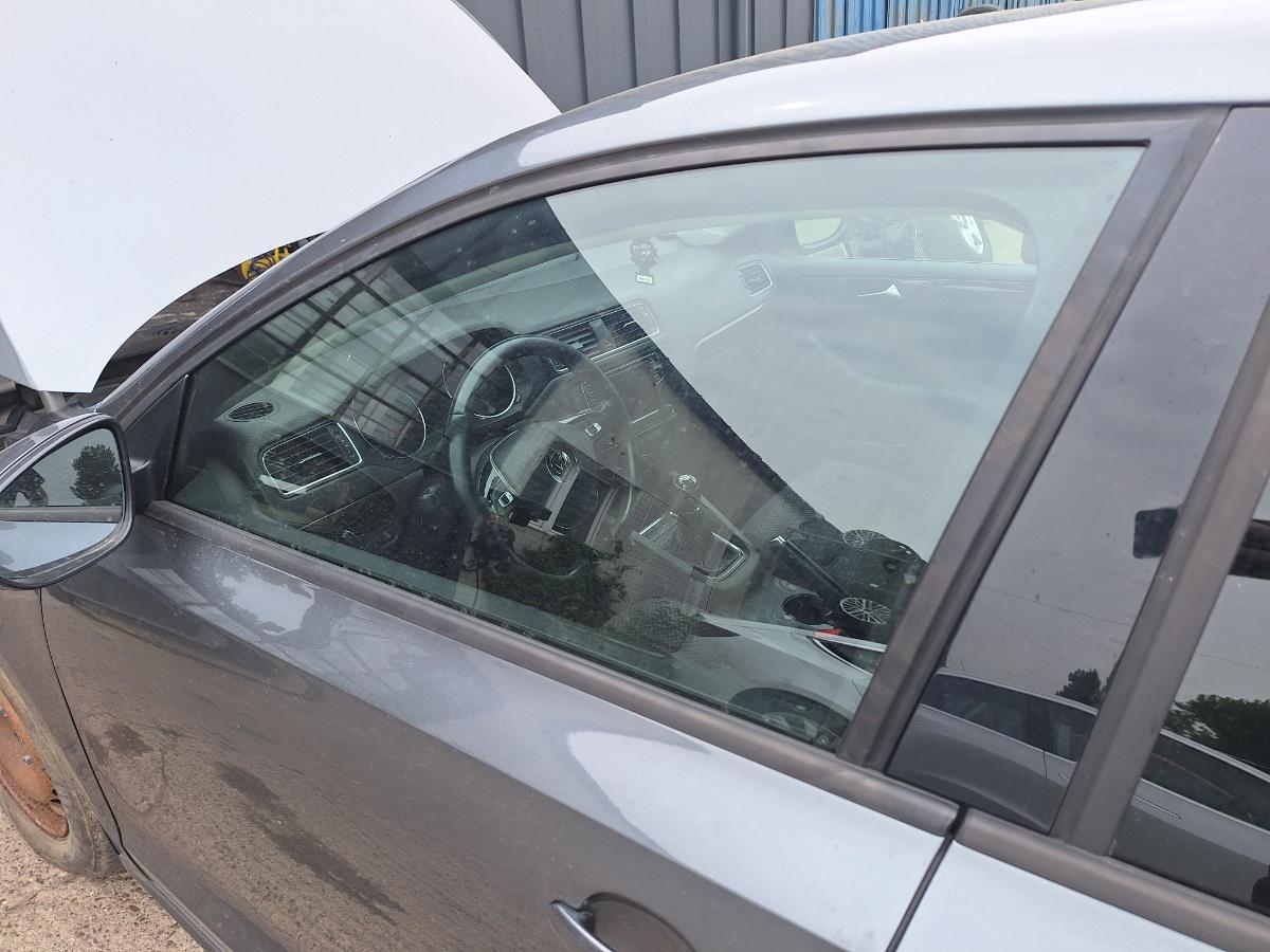 Geam portiera fata stanga fata VOLKSWAGEN JETTA VI 162/163 2010 - 2018 2.0 TDI CLCA, CUUA SAINT-GOBAIN 43R-004529