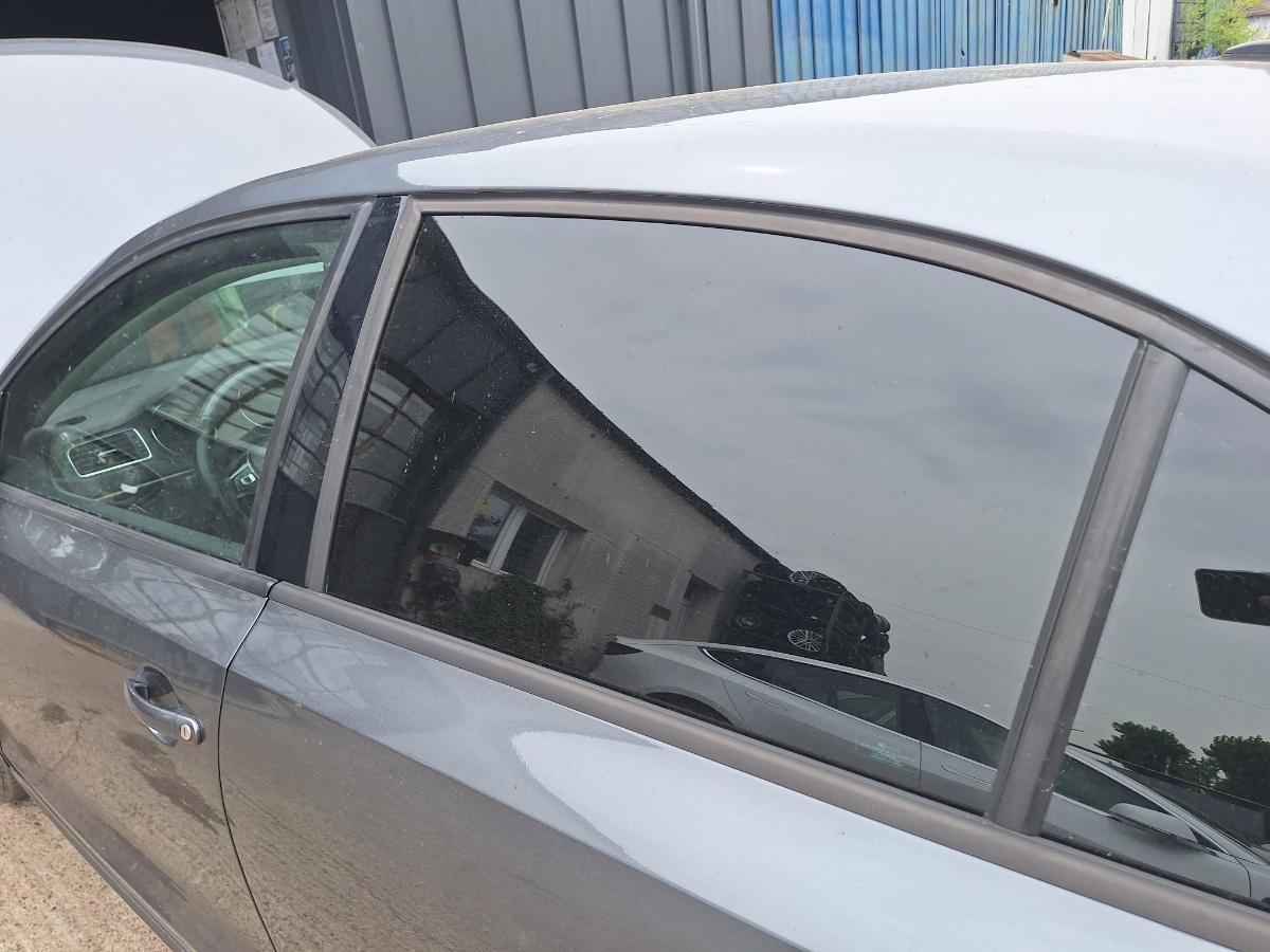 Geam portiera spate stanga VOLKSWAGEN JETTA VI 162/163 2010 - 2018 2.0 TDI CLCA, CUUA Vitro 43R-004670