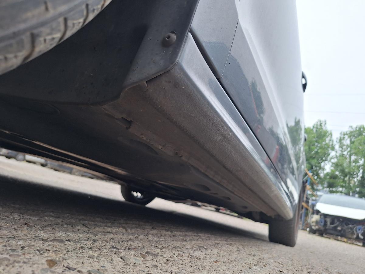 Prag lateral stanga VOLKSWAGEN JETTA VI 162/163 2010 - 2018 5C6809605A