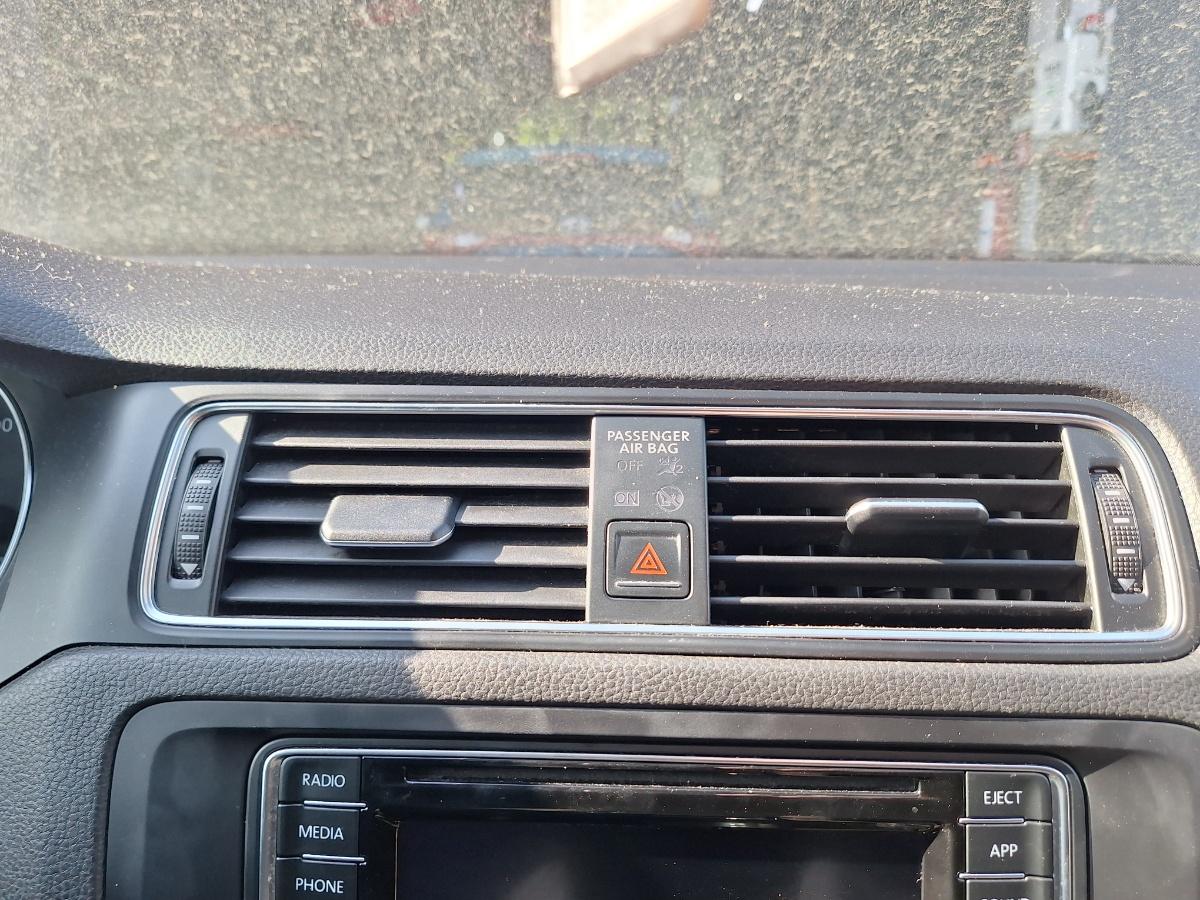Grila de ventilatie bord centrala VOLKSWAGEN JETTA VI 162/163 2010 - 2018 2.0 TDI CLCA, CUUA