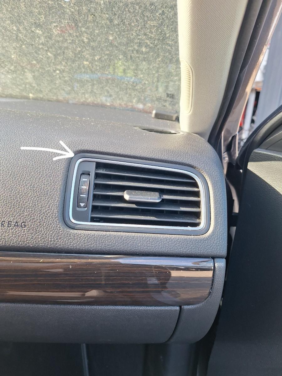 Grila de ventilatie laterala panou de bord dreapta VOLKSWAGEN JETTA VI 162/163 2010 - 2018 2.0 TDI CLCA, CUUA
