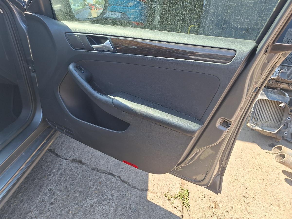 Tapiterie panou portiera fata dreapta VOLKSWAGEN JETTA VI 162/163 2010 - 2018 2.0 TDI CLCA, CUUA