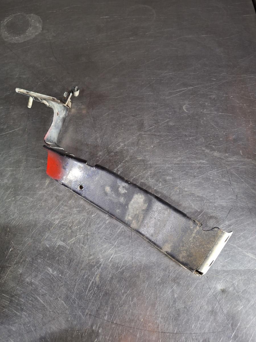 Suport de fixare aripa dreapta fata AUDI A4 IV 8K2, B8 2007 - 2015 2.0 TDI CAGB, CJCB, CSUB 8K0821136B