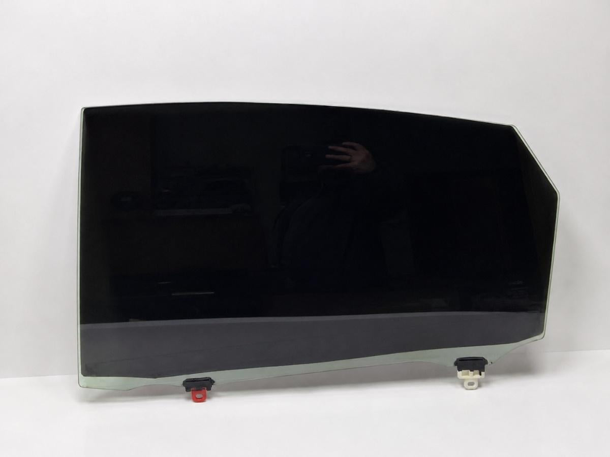 Geam usa stanga spate TOYOTA PRIUS _W3_ 2008 -> 1.8 Hybrid 2ZR-FXE 6810447051