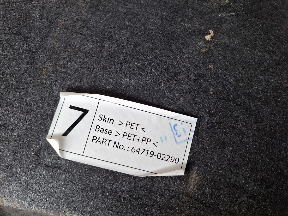 Ornamente capac hayon/portbagaj TOYOTA COROLLA _E21_ 2018 -> 1.8 Hybrid 2ZR-FXE 64719-02290 6471902290