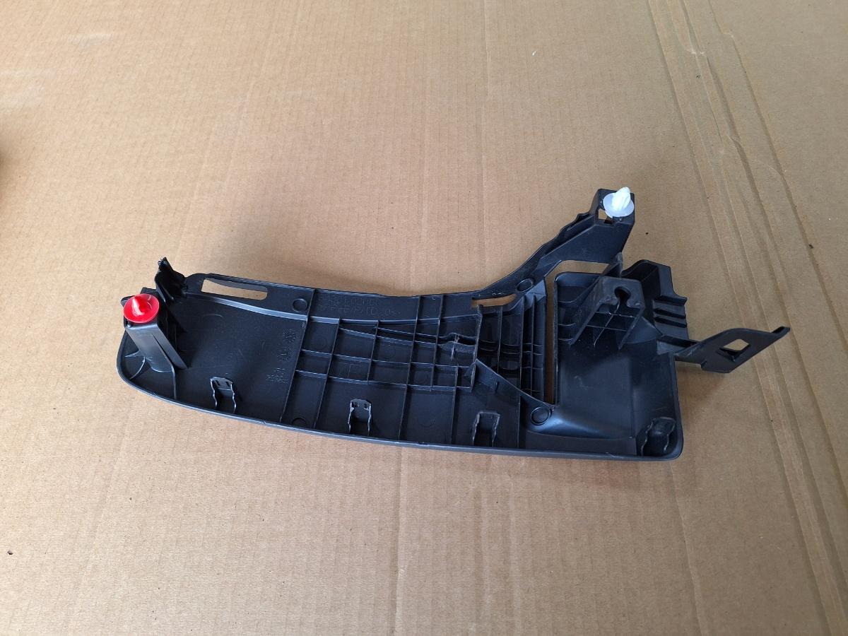 Ornament superior lateral bancheta spate stanga TOYOTA COROLLA _E21_ 2018 -> 1.8 Hybrid 2ZR-FXE 64301-02060 6430102060